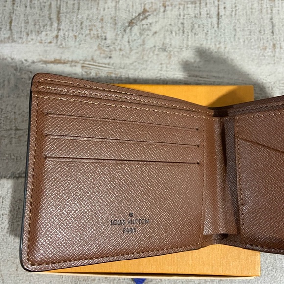 Louis Vuitton M60895
MULTIPLE WALLET - Picture 4 of 4
